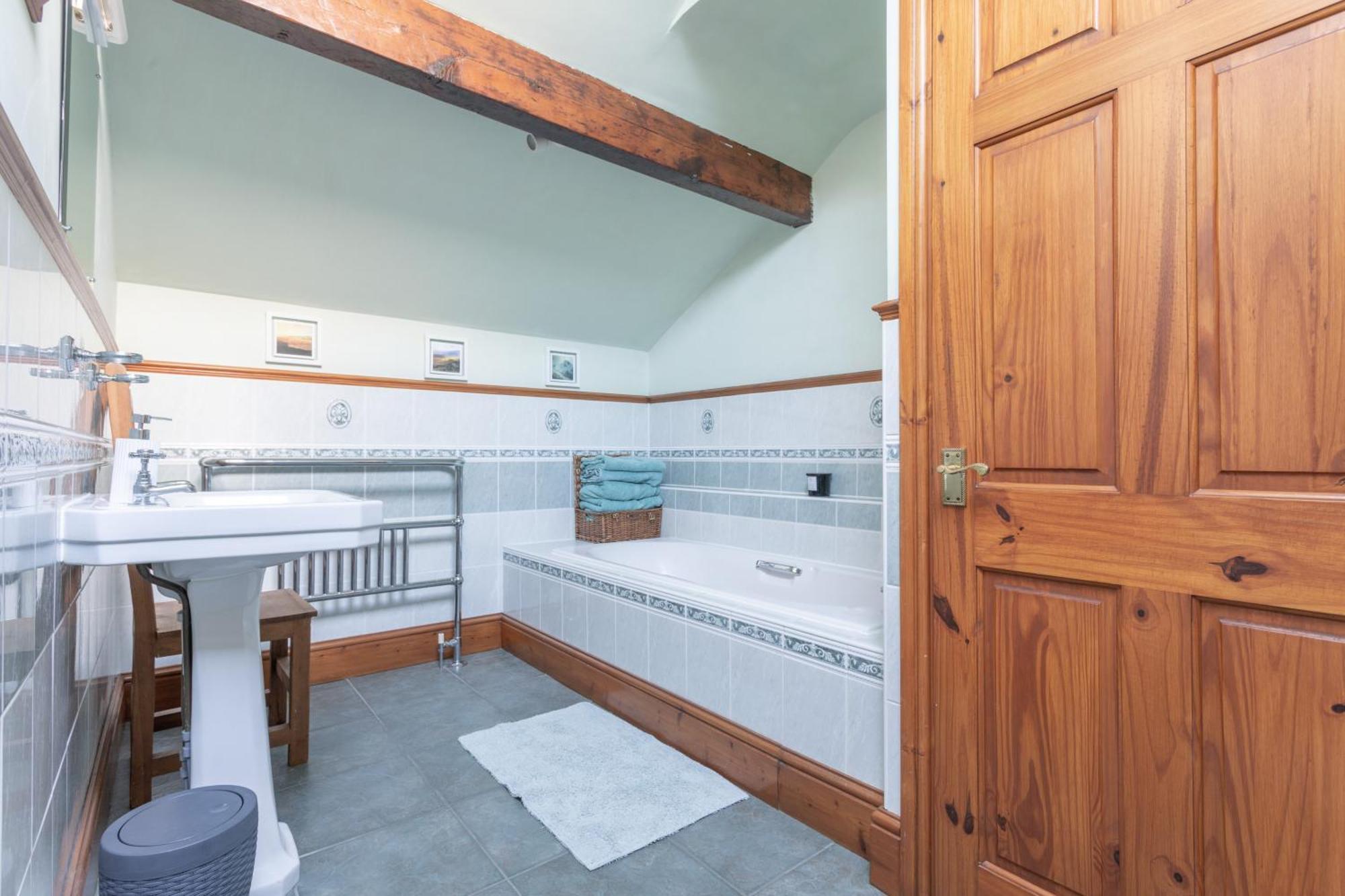 Haworth Village House - Sleeps 6 Parking & Pets! Keighley Exteriör bild